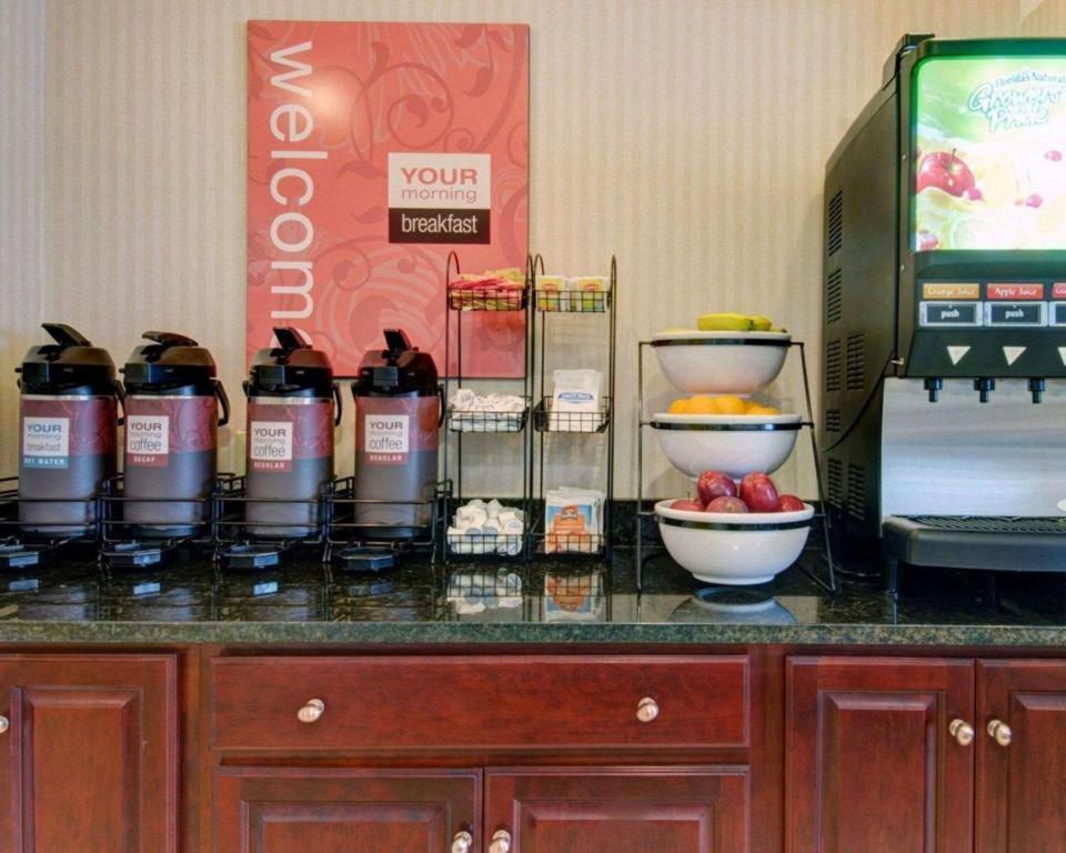 Comfort Inn Foxboro - Mansfield Фоксборо Экстерьер фото