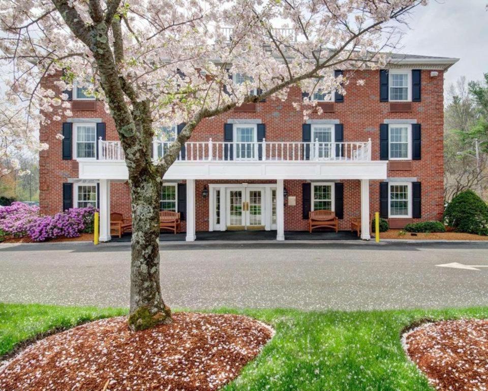 Comfort Inn Foxboro - Mansfield Фоксборо Экстерьер фото