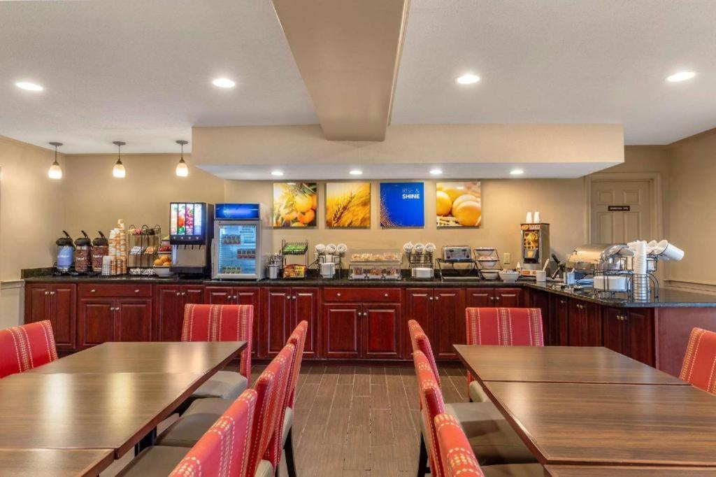 Comfort Inn Foxboro - Mansfield Фоксборо Экстерьер фото