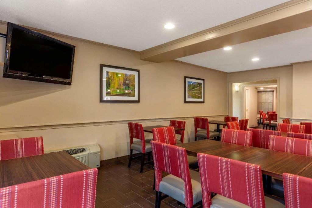 Comfort Inn Foxboro - Mansfield Фоксборо Экстерьер фото