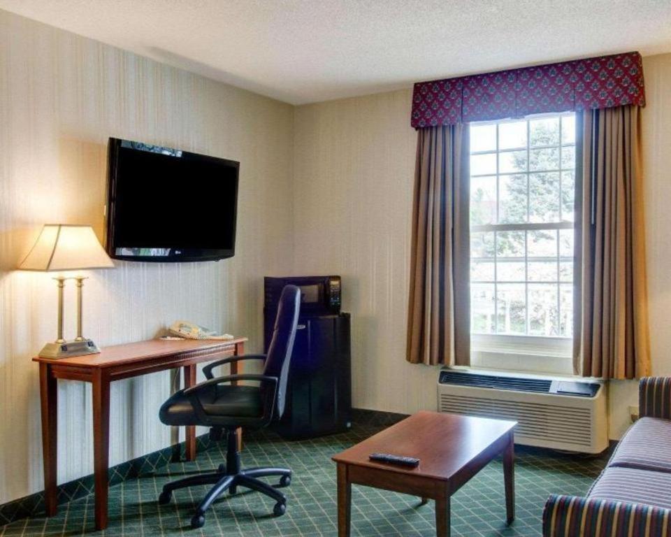 Comfort Inn Foxboro - Mansfield Фоксборо Экстерьер фото