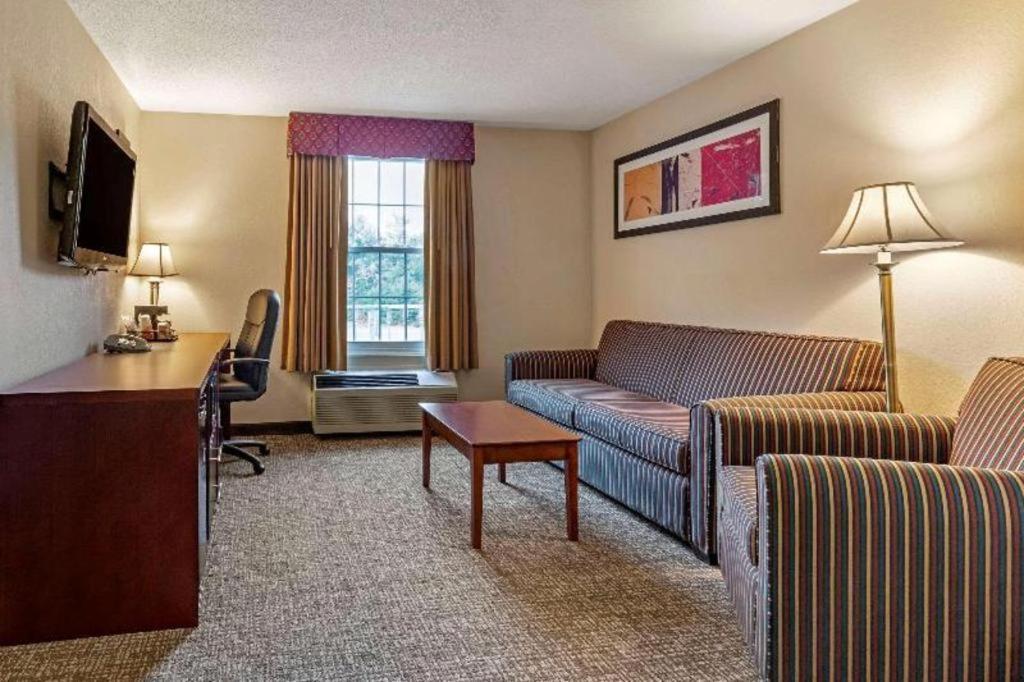 Comfort Inn Foxboro - Mansfield Фоксборо Экстерьер фото
