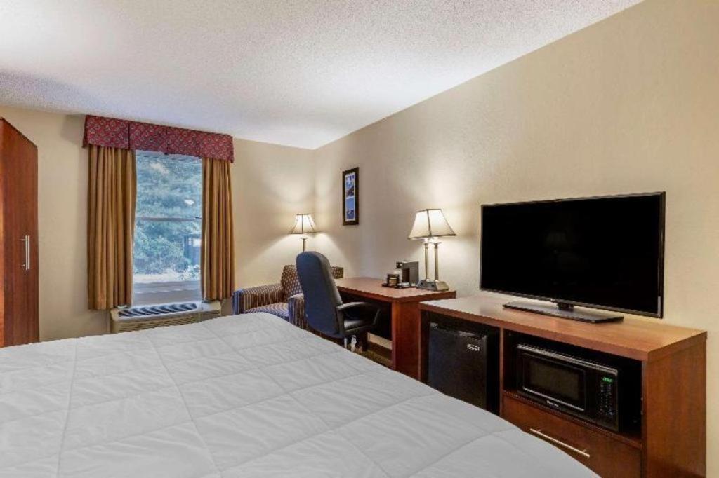 Comfort Inn Foxboro - Mansfield Фоксборо Экстерьер фото