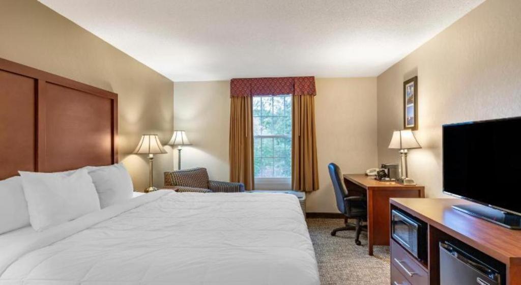 Comfort Inn Foxboro - Mansfield Фоксборо Экстерьер фото
