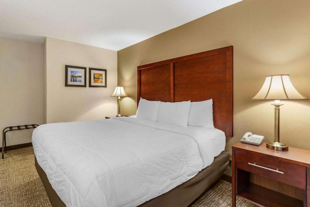 Comfort Inn Foxboro - Mansfield Фоксборо Экстерьер фото