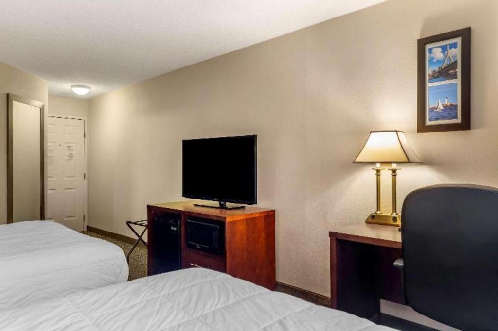 Comfort Inn Foxboro - Mansfield Фоксборо Экстерьер фото