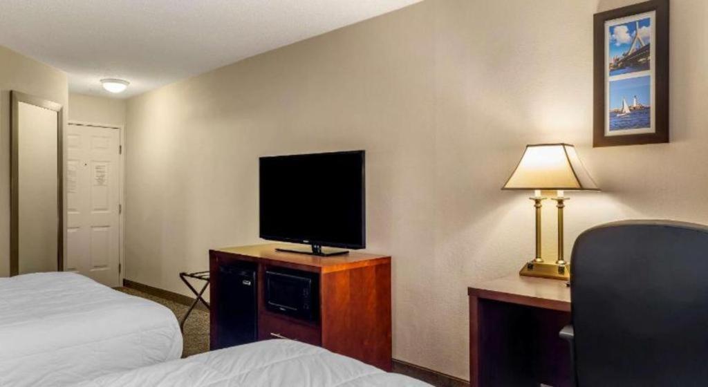 Comfort Inn Foxboro - Mansfield Фоксборо Экстерьер фото