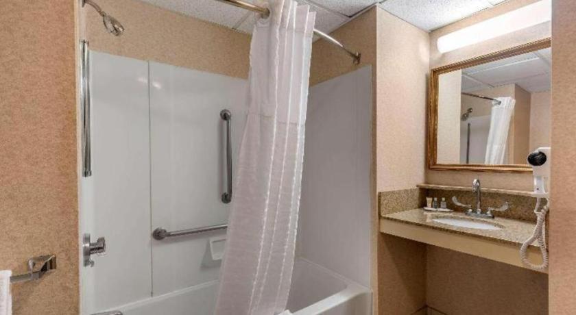 Comfort Inn Foxboro - Mansfield Фоксборо Экстерьер фото