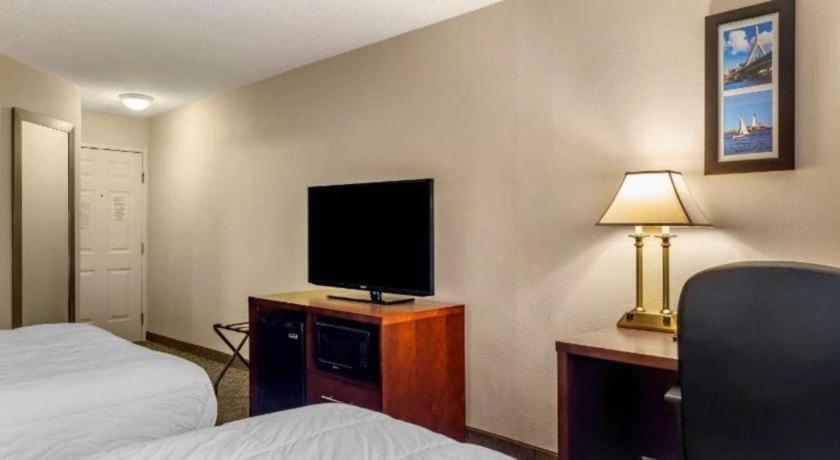 Comfort Inn Foxboro - Mansfield Фоксборо Экстерьер фото